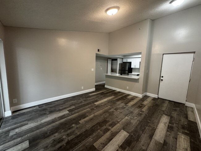 Primary Photo - 5628 Rock Island Rd