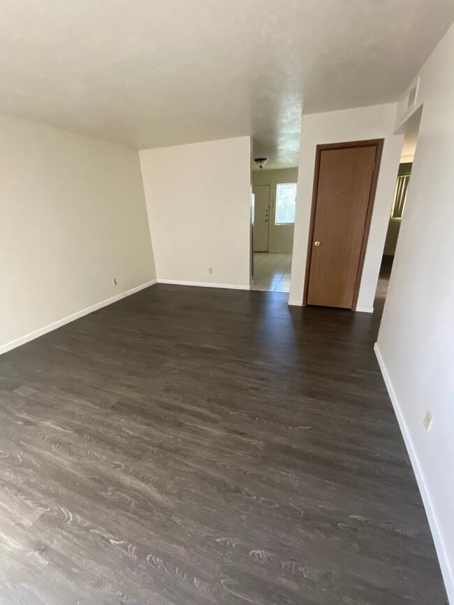 Building Photo - 2504 Chelwood Park Blvd NE