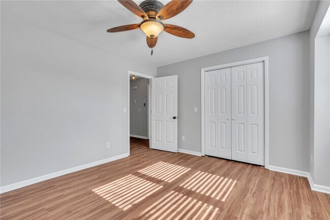 Building Photo - 100 Sunningdale Ct