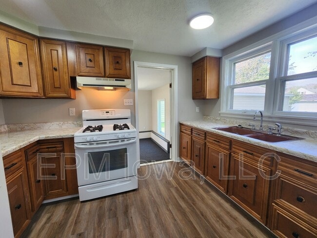 Building Photo - 608 6th St NW