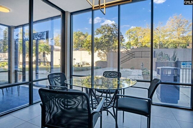 Building Photo - 1825 St Julian Pl