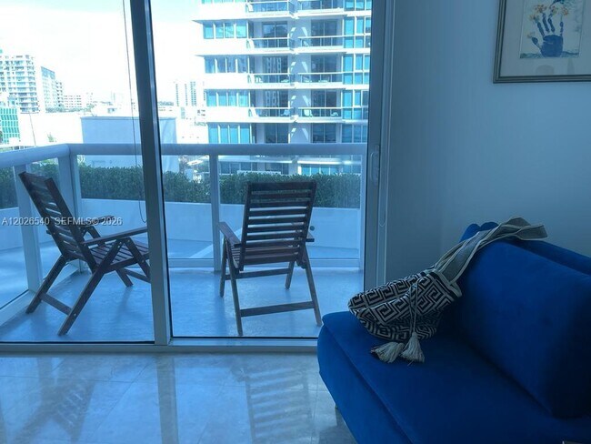Building Photo - 6515 Collins Ave