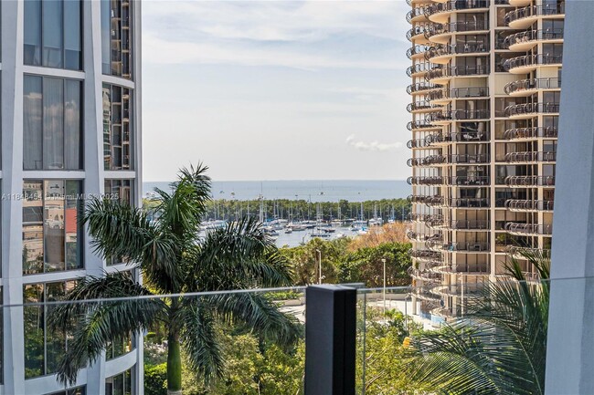 Building Photo - 2831 S Bayshore Dr