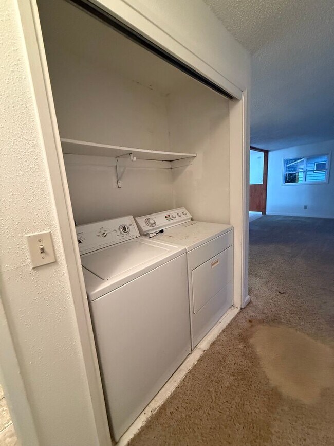 Building Photo - 6404 W Beech St