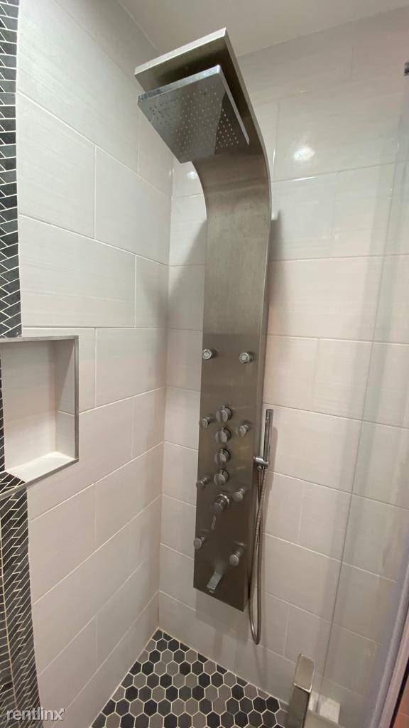 Building Photo - 3 br, 2.5 bath House - B7 Lincoln Ln