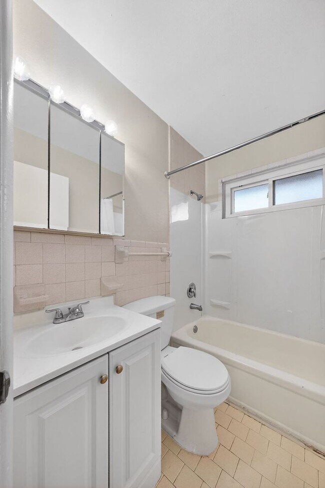 Building Photo - Spacious 3-Bedroom Home for Rent – Section 8 Welcome!