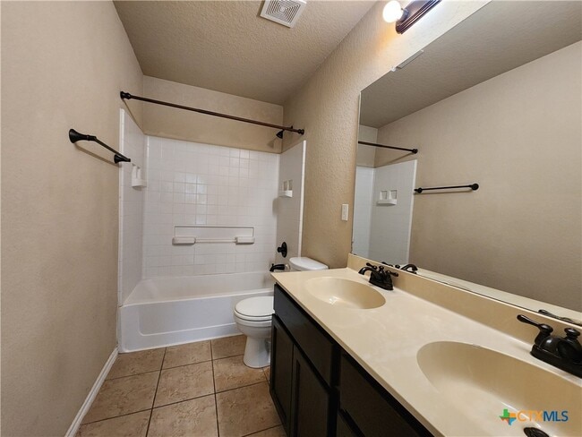 Building Photo - 305 Rosalie Dr