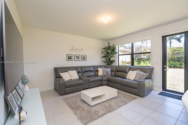 Building Photo - 139 NE 27th Terrace