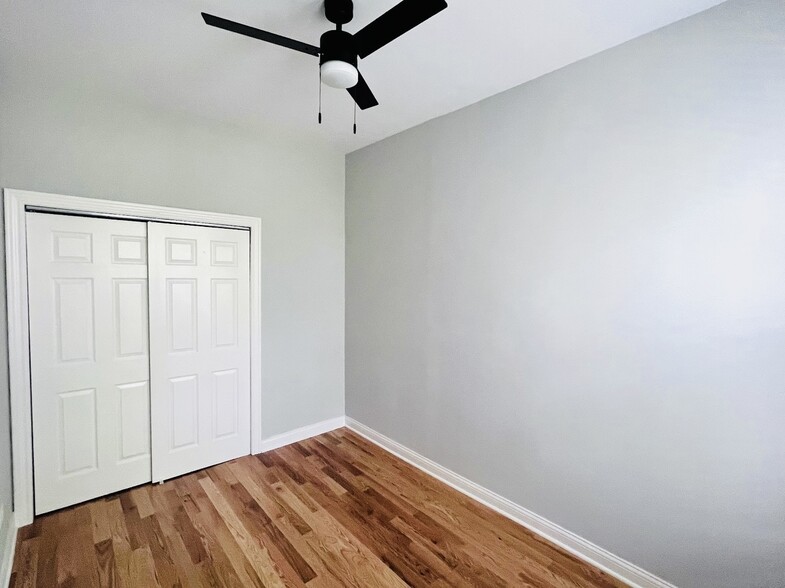 Building Photo - 4244 N Spaulding Ave