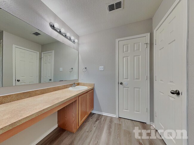 Building Photo - 160 Hinge Path