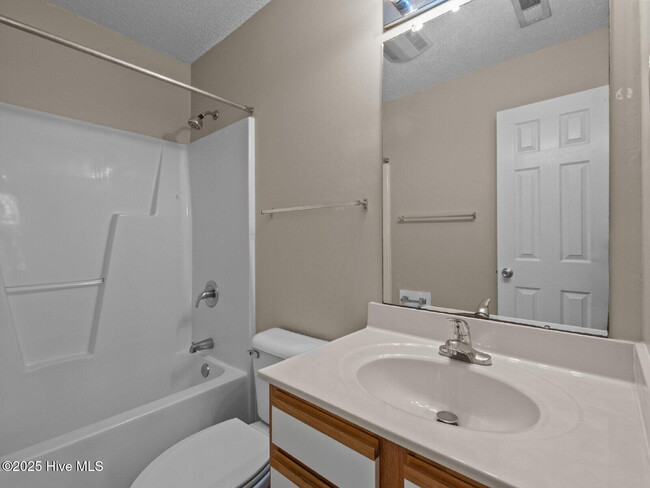 Building Photo - 51 Pirates Cove Dr