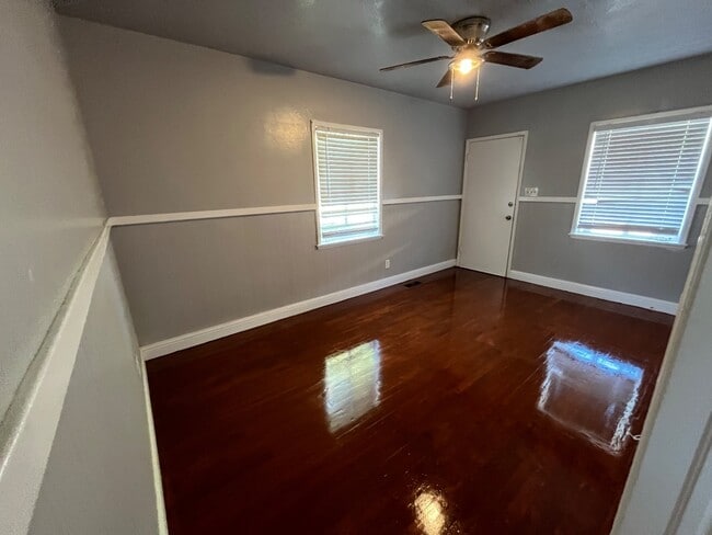 Building Photo - 1308 N Delno Ave