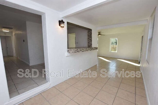 Building Photo - 105 Flamingo Dr