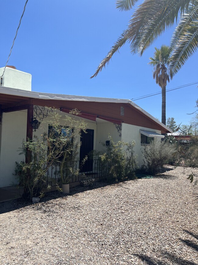 Primary Photo - 3350 N Tucson Blvd