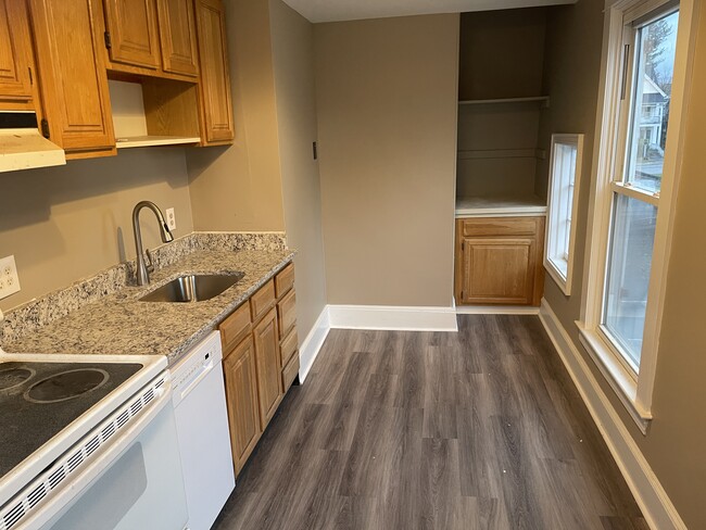 Unit2 Kitchen - 101 Walnut St