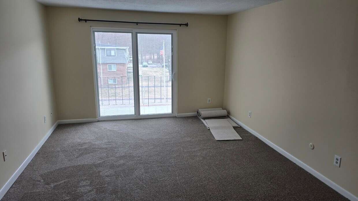 Building Photo - 176 Maple Ave