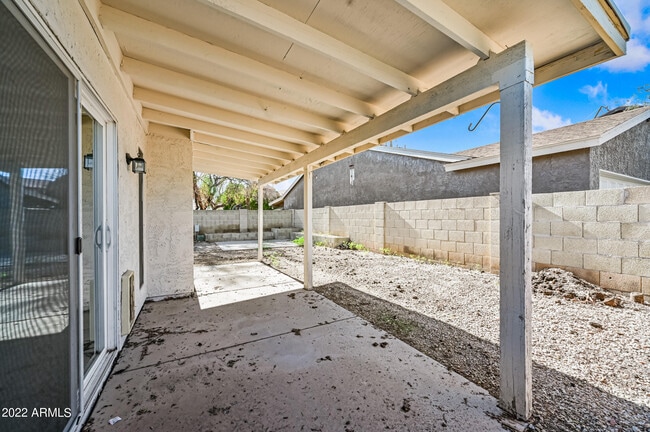 Building Photo - 2602 W Winchcomb Dr