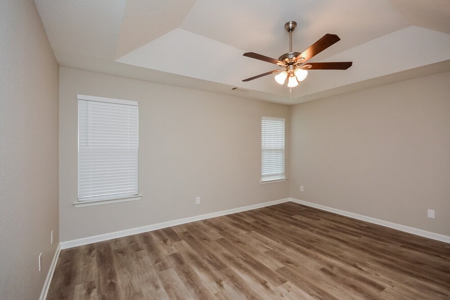 Building Photo - 245 Lakeside Point