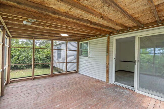 Building Photo - PLEASANT RUN - Well cared for 3 bed ranch ...