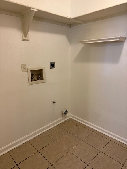 Building Photo - 5 Feldspar Court