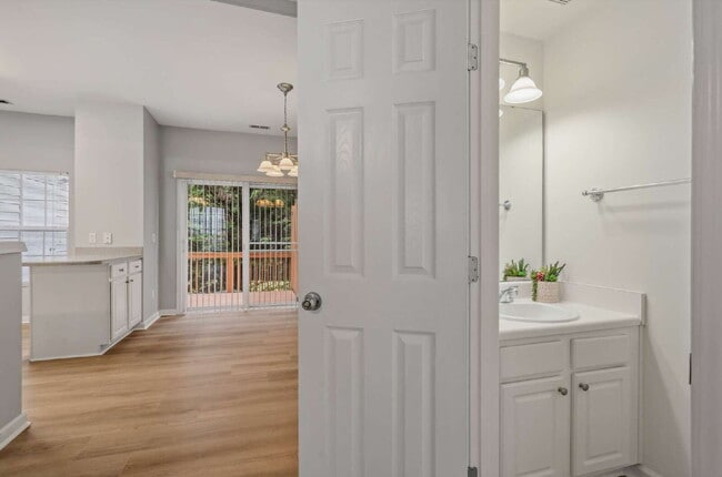Building Photo - 3-Bed Townhouse in Leesville District