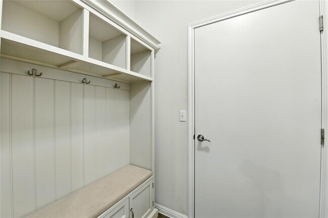 Building Photo - 107 Calhoun Ln