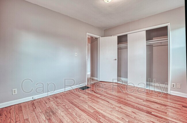 Building Photo - 81 N Hampton Rd