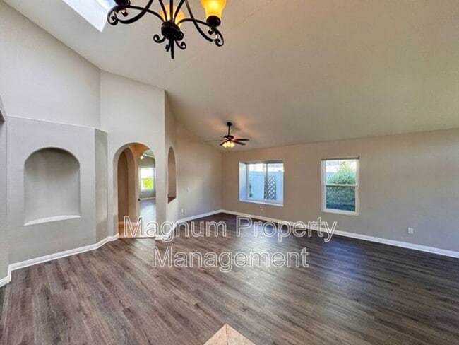 Building Photo - 25483 Blackthorne Dr