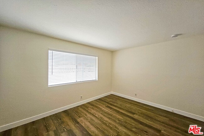 Building Photo - 7556 Thousand Oaks Dr