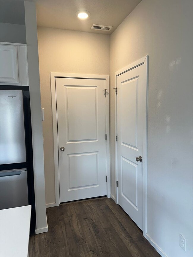 Building Photo - Newer 4 bedroom 2.5 bathroom house!