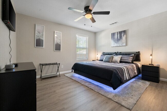 Building Photo - 826 Dalworth St