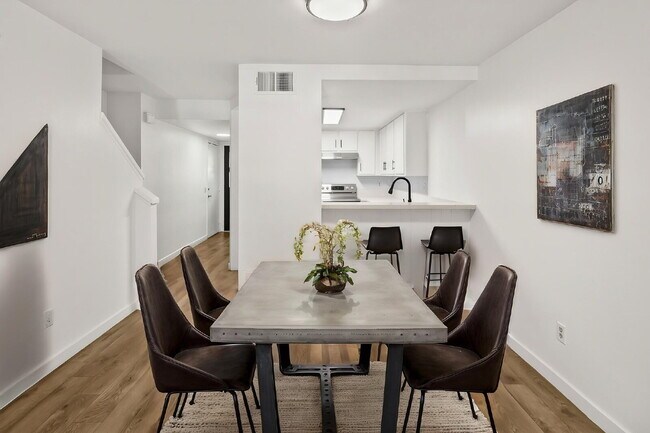 Building Photo - Welcome to your serene 3 BR 2.5 BA Townhome in College Park, San Diego!