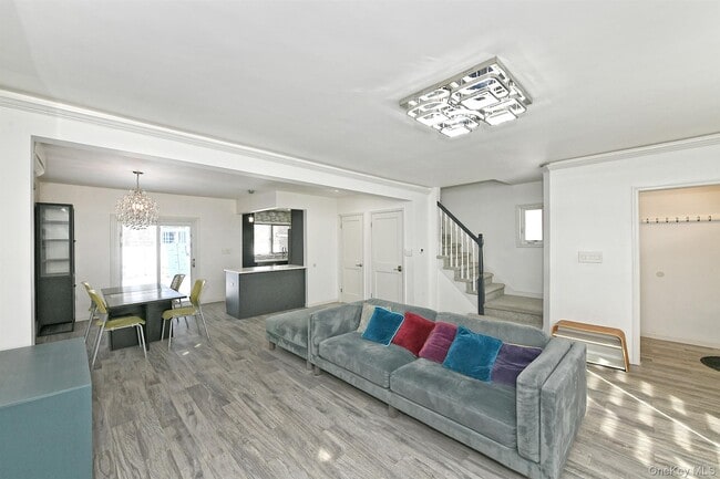 Building Photo - 222-03 Kingsbury Ave