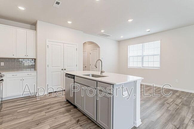 Building Photo - 108 Stellate Pl