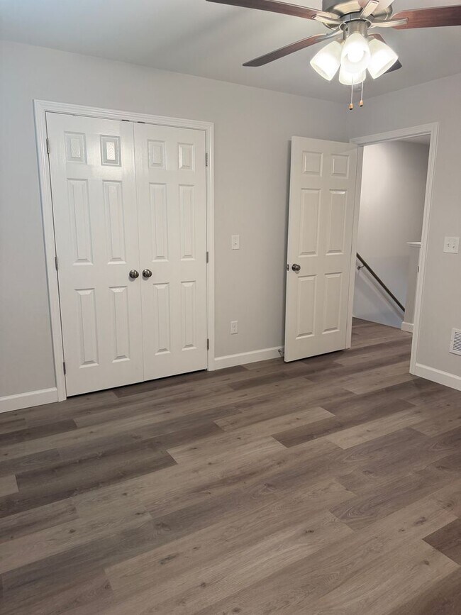 Building Photo - 933/935 Rodeo Court