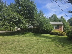 Building Photo - Spacious 4 Bedroom, 3 Bathroom Home in Close in Bethesda!!