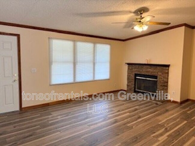 Building Photo - 112 Acorn Trail