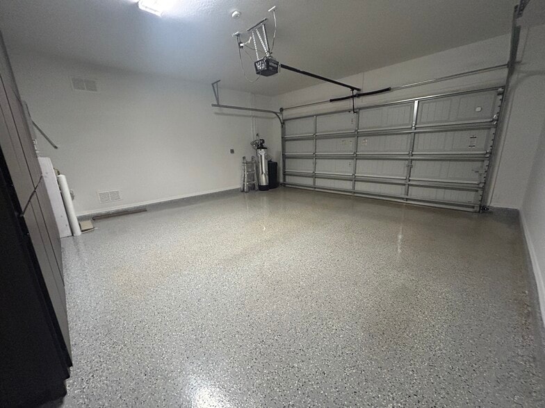 Building Photo - 10765 W Avenida del Rey