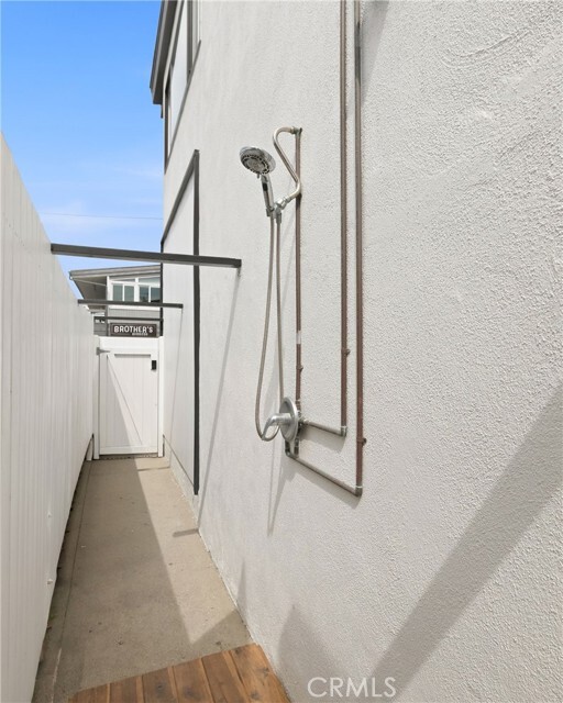 Building Photo - 208 Longfellow Ave