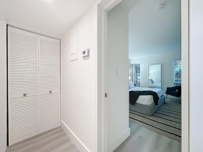 Building Photo - 1401 SE 15th St