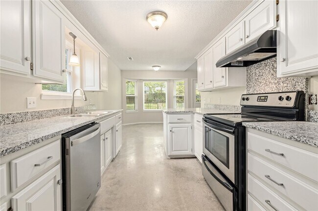 Building Photo - 2146 Loren Cir