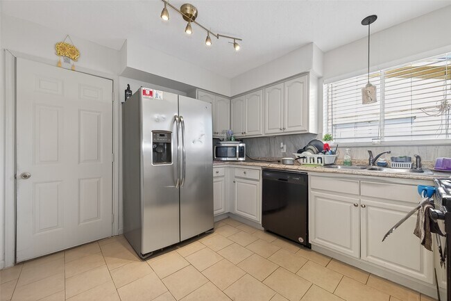 Building Photo - 10423 Permian Dr