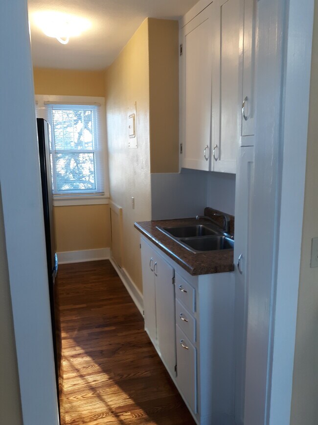 Building Photo - 520 W Addie St