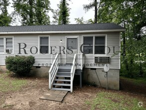 Building Photo - #450 - 109-111 Holly Ct Duplex