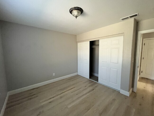 Building Photo - 1134 Kestrel Dr