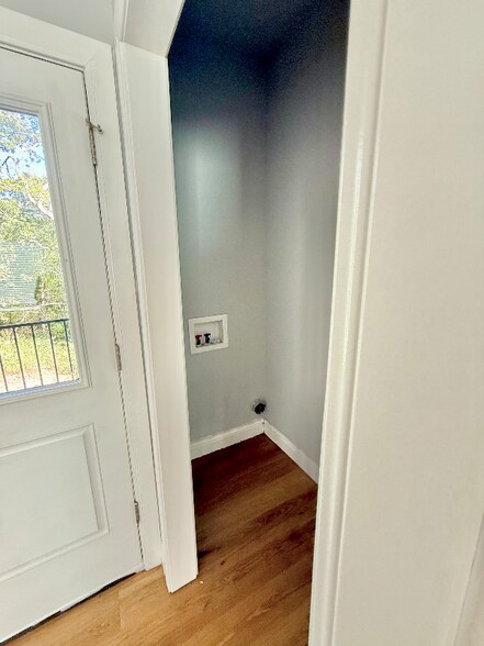 Building Photo - 988 S 6th Ave