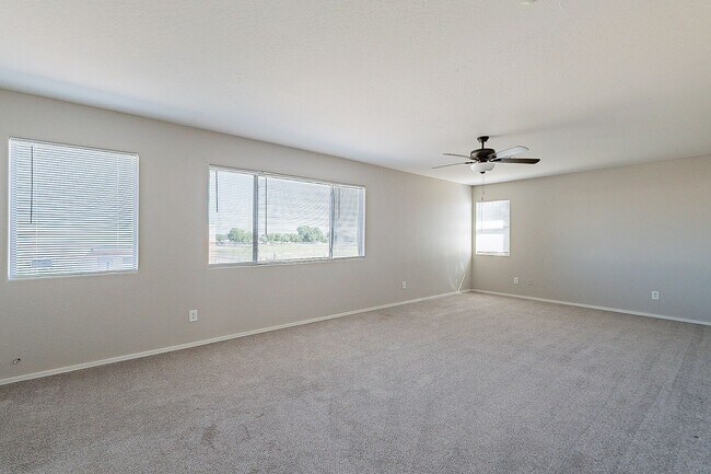 Building Photo - large 3 bedroom home for rent