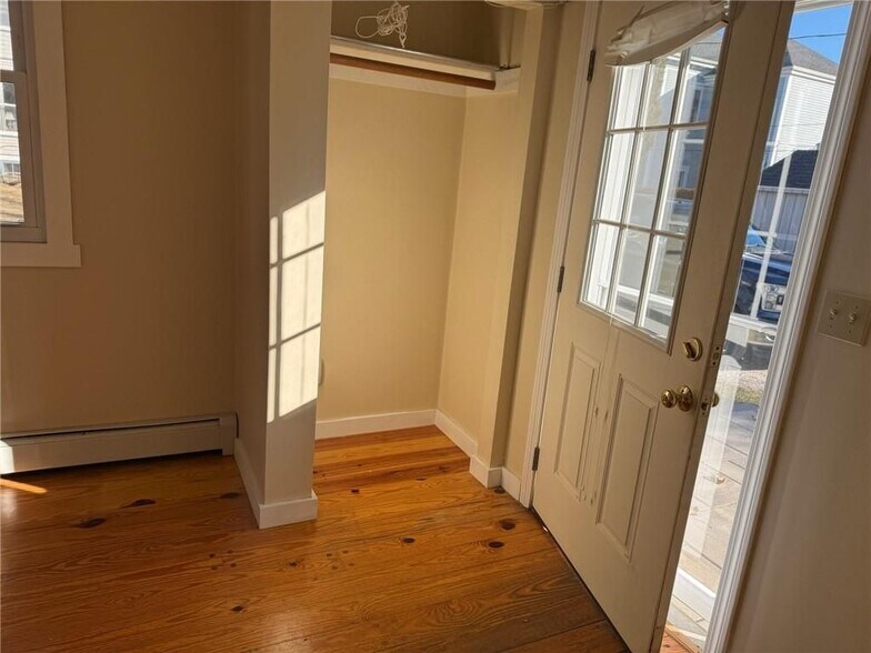 Building Photo - 31 Powel Ave