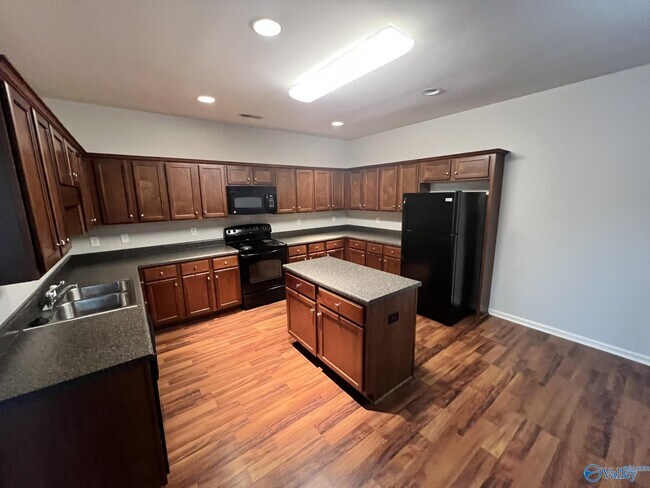Building Photo - 1 Atherton Cir SW