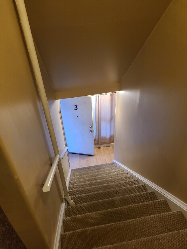 Building Photo - 914 S Center St